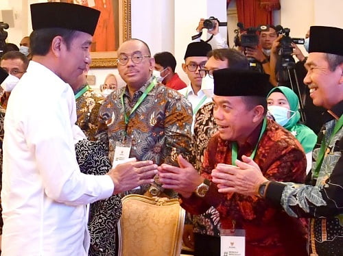 Gubernur Al Haris Terima Penghargaan BAZNAS Award 2023 dari Presiden Jokowi