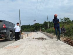 Gubernur Al Haris Tinjau Proyek Jalan Provinsi Sungai Saren-Senyerang Tanjabbar
