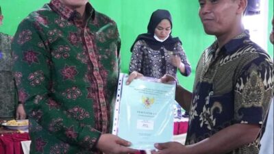 MFA Serahkan sertifikat PTSL Kepada Masyarakat Kecamatan Muara Bulian