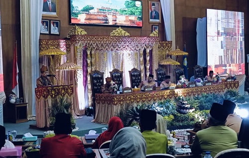 Gubernur Al Haris Hadiri Paripurna HUT ke-24 Kabupaten Muaro Jambi