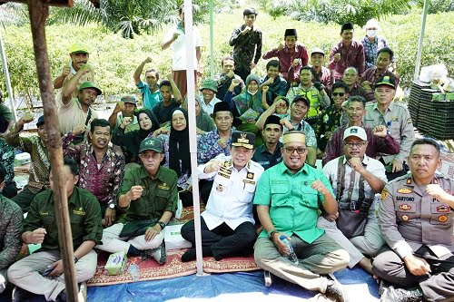 Bertemu dan Berdialog dengan Petani di Desa Tidar Kuranji, Gubernur Al Haris Dukung Pengembangan Komoditas Cabai