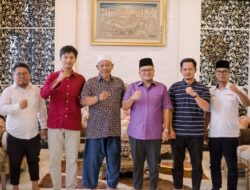 H Maulana Serahkan Alat Musik Hadroh Kepada Pengurus Masjid Al Aqsha Sungai Asam Kota Jambi