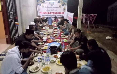 Langsungkan Buka Bersama Ketua IWO Batang Hari Tetap Jaga Kekompakan
