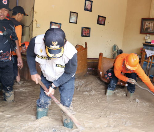 Wako Ahmadi Tinjau Lokasi Longsor dan Banjir Badang di Sungai Bungkal