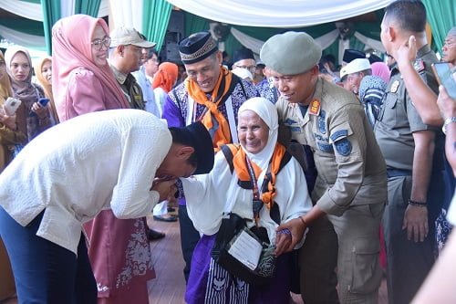 175 Calon Jamaah Haji Batanghari Dilepas Bupati MFA